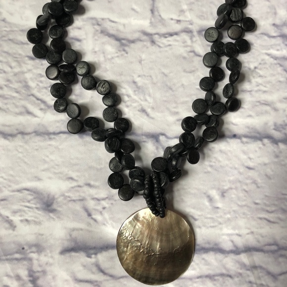 NY Jewelry - Black Beaded Necklace with Lacquered Shell